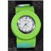 Image 1 : 46) GREEN SNAP STRAP FASHION WATCH