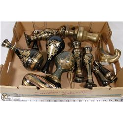 ESTATE BOX OF ASSORTED BRASS, SOME ETCHED