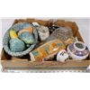 Image 1 : LARGE FLAT WITH ESTATE BLOWN GLASS , VASES & MORE