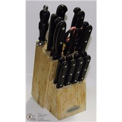 FARBERWARE KNIFE SET IN BLOCK