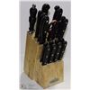 Image 1 : FARBERWARE KNIFE SET IN BLOCK