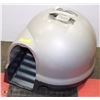 Image 1 : CAT LITTER BOX WITH LID & STAIRS