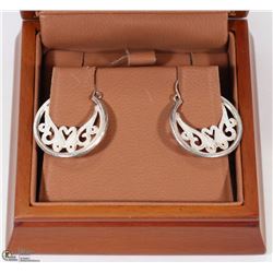 PAIR OF .925 SILVER EARINGS W/DESIGN -