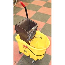 MOP BUCKET WITH WRINGER