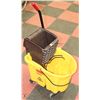 Image 1 : MOP BUCKET WITH WRINGER