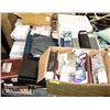 Image 1 : PALLET WITH 25,000-30,000 ASSORTED HOCKEY CARDS