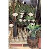 Image 1 : PALLET OF LIGHT FIXTURES AND DECOR