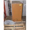 Image 1 : PALLET WITH FILING CABINET AND SATTELITE DISH