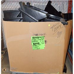 PALLET WITH CONDIMENT STANDS