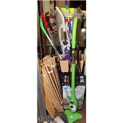 GROUP OF 5 FLOOR CLEANING DEVICES