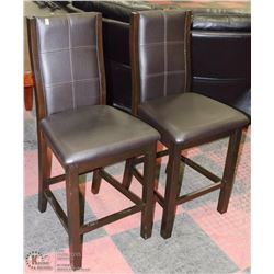 PAIR OF WOOD AND LEATHERETTE BAR STOOLS