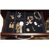Image 2 : LARGE ESTATE JEWELLERY BOX WITH CONTENTS