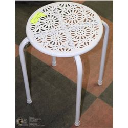 WHITE METAL STOOL/PLANT HOLDER