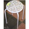 Image 1 : WHITE METAL STOOL/PLANT HOLDER