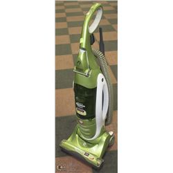 EUREKA BOSS BAGLESS VACUUM