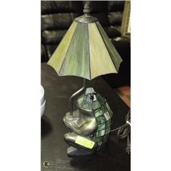 STAINED GLASS FROG HOLDING UMBRELLA LAMP/LIGHT