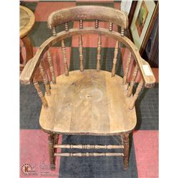 ANTIQUE WOODEN CHAIR