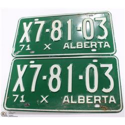 SET OF 2 ALBERTA 1971 LICENSE PLATES.