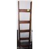 Image 1 : RUSTIC WOODEN QUILT LADDER.