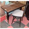 Image 1 : ADJUSTABLE HEIGHT TABLE WITH BAR STOOL
