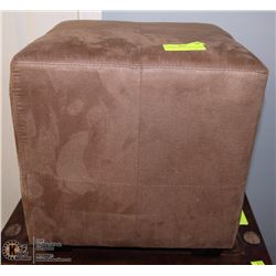 NEW HOMETRENDS CUBE OTTOMAN