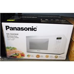 PANASONIC NN=SG656W MICROWAVE OVEN 1.3CUFT 1100W.