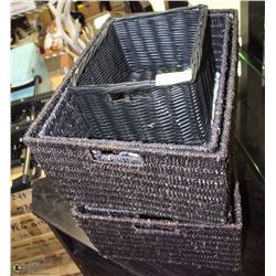 LOT OF ASSORTED WICKER BASKETS.