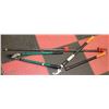 Image 1 : 2 PRUNERS SOLD WITH A BAR CLAMP