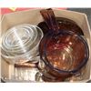 Image 1 : ESTATE BOX WITH PYREX AND GLASS BOWLS AND