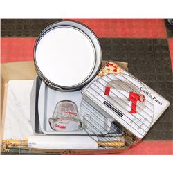 BOX OF MISC COOKWARE