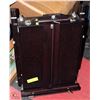 Image 1 : FOLDING ARTIST PAINTING EASEL W CARRYING STRAP