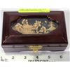 Image 1 : CORK CARVING JEWELLERY BOX CONTAINING FRESH WATER