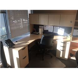 MAPLE CORNER DESK WITH HUTCH