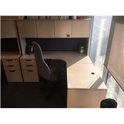 MAPLE CORNER DESK WITH HUTCH