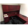 Image 2 : MAHOGANY U-SHAPED EXECUTIVE OFFICE SUITE WITH 2 DRW. LATERAL FILE AND BOOKSHELF