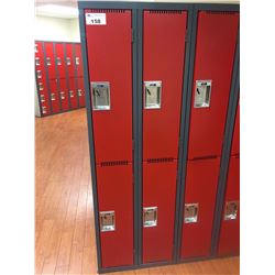 DOUBLE BANK (4 DOORS) OF RED FRONT LOCKERS