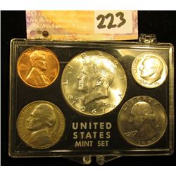 1967 P U.S.Year Set with 40% Silver Half-Dollar in a Snap tight holder. Brilliant Uncirculated.
