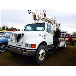 1998 IHC 4900 SINGLE AXLE PICKER TRUCK