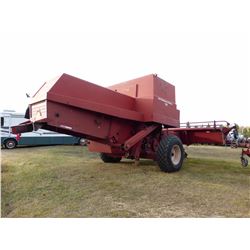 INTERNATIONAL 914 PULL TYPE COMBINE
