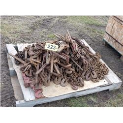 PALLET OF BOOMERS & CHAINS