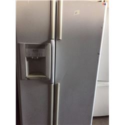 FRIGIDAIRE SIDE X SIDE 36" WHITE FRIDGE