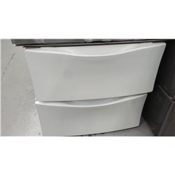 PAIR OF LAUNDRY PEDESTALS WHITE