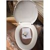 Image 1 : KOHLER SOFT CLOSE ELONGATED TOILET SEAT WHITE