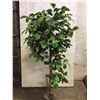 Image 1 : ARTIFICAL TREE - LOOKS VERY REAL