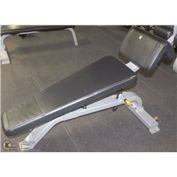 BENCH WITH HEIGHT ADJUSTABLE BACK PAD