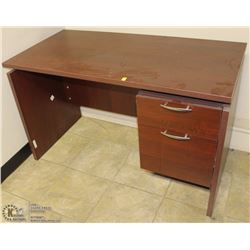 BROWN OFFICE DESK, SINGLE PEDESTAL WITH 2 DRAWERS