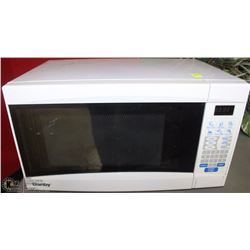 DANBY WHITE MICROWAVE 700W