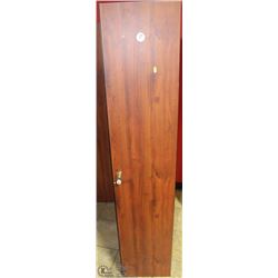 CLUBLINE SINGLE BANK OF LOCKERS, 1 CUPBOARDS