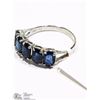 Image 4 : 10KT WHITE GOLD 5 BLUE SAPPHIRE RING