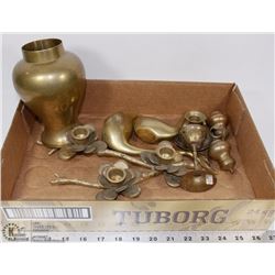 ESTATE LOT OF BRASS ORNAMENTS AND CENTRE PIECES